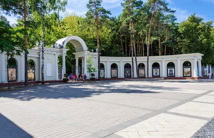 Chelyuskintsev Park & Botanical Garden