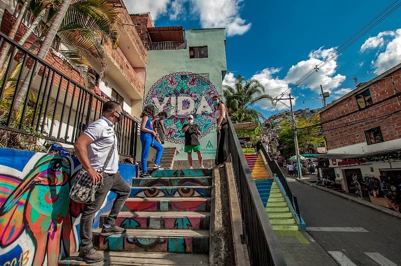 Comuna 13 Escalators & Street Art