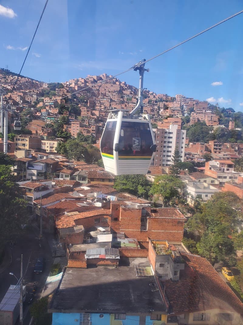 Comuna 13 Graffiti & Escalator Area