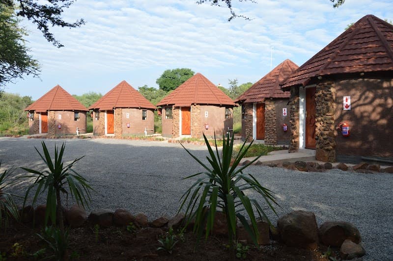 Crocodile Pools Resort River Walk & Viewing
