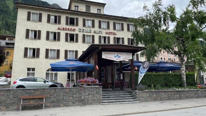 Des Alpes Bistro