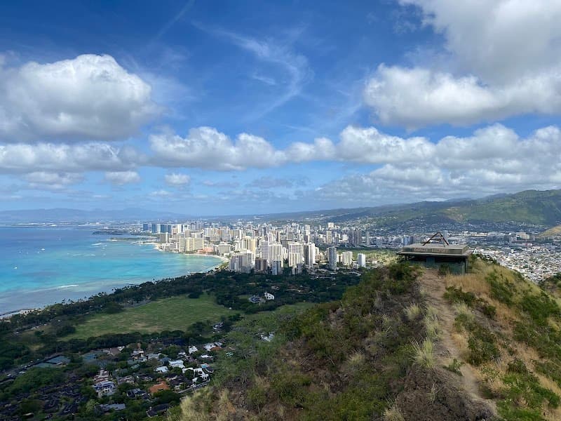 Diamond Head State Monument (viewpoint & crater rim)