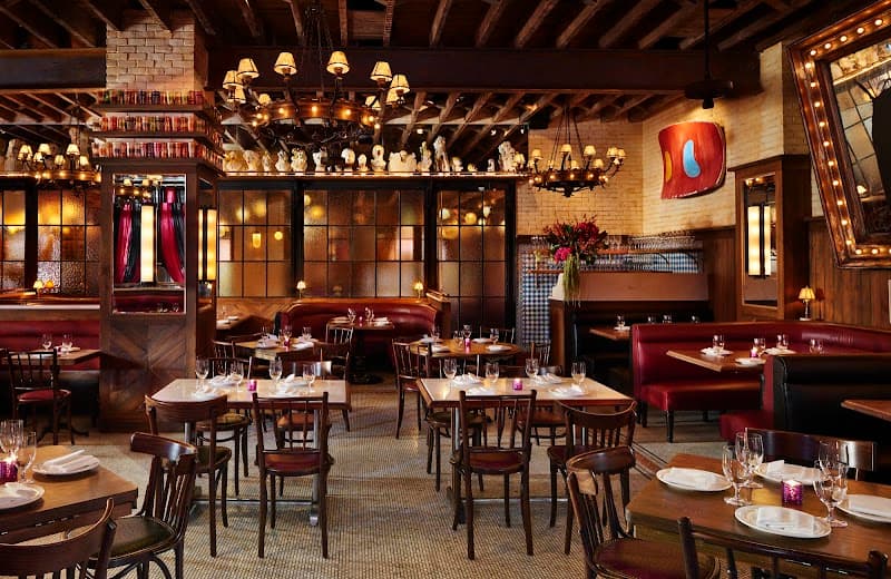 Culinary Escape: NYC's Hidden Haute Dining & Rooftop Scene