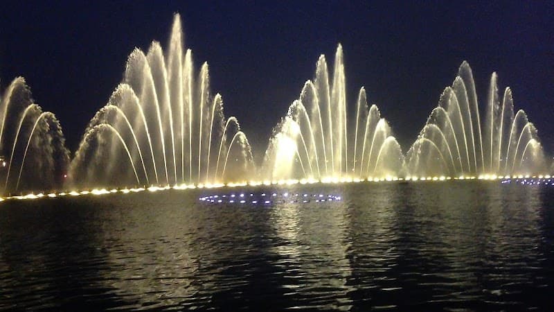 Evening Lakefront Stroll at Hubin & Music Fountain