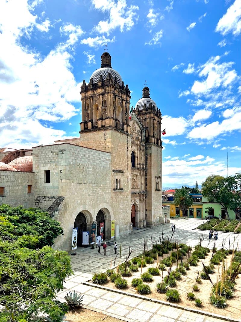 Templo de Santo Domingo de Guzmán & Plaza