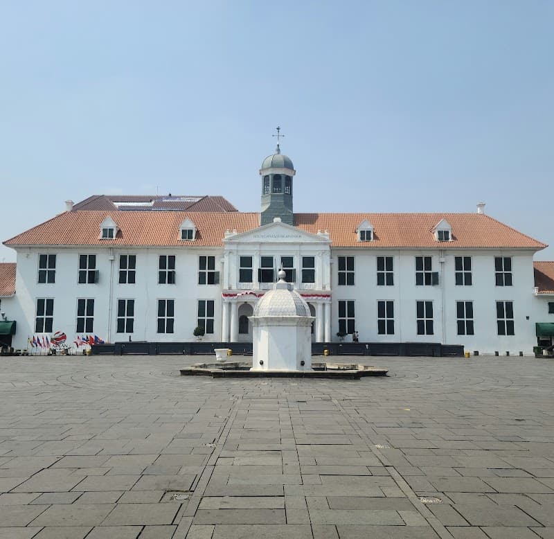 Fatahillah Square (Taman Fatahillah)