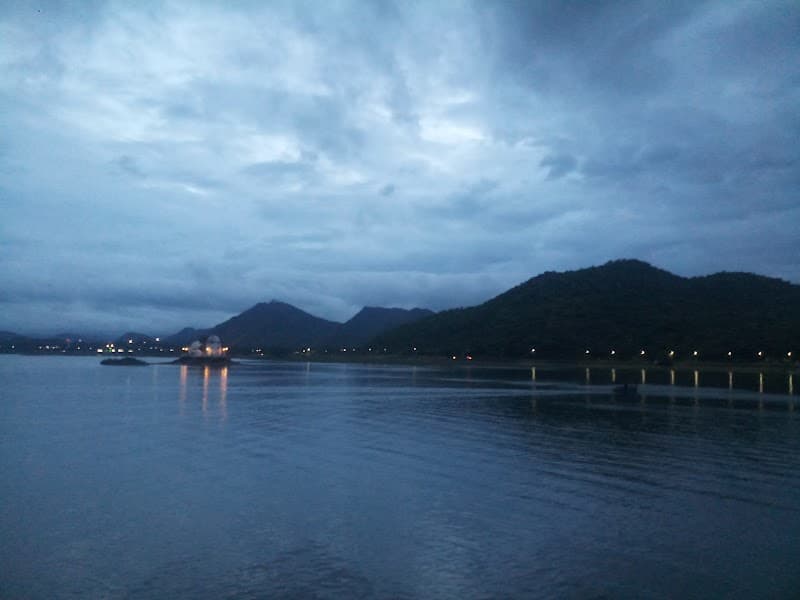 Fateh Sagar Lake Promenade