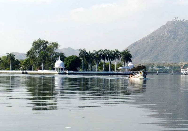 Fateh Sagar Lake Walk