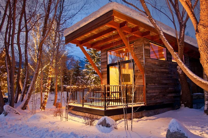 Fireside Resort (Modern Cabins)