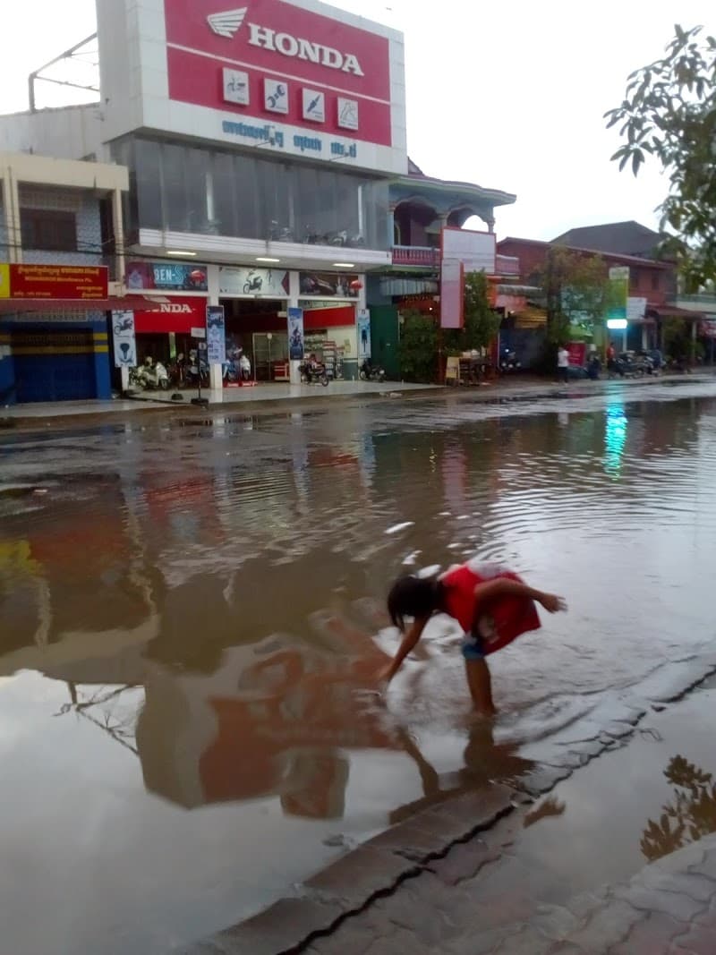 Free Explore: Koh Kong Market Streets