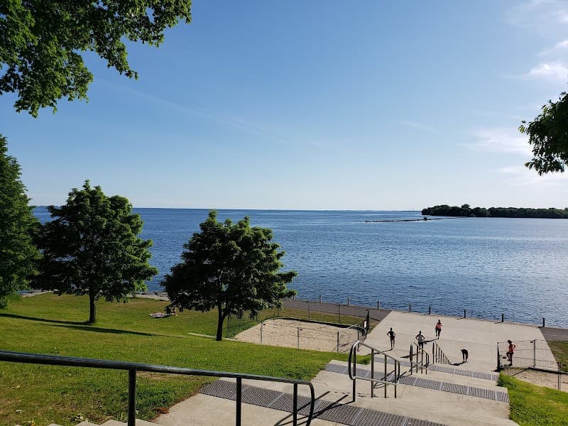 Free Explore: Lake Ontario Park