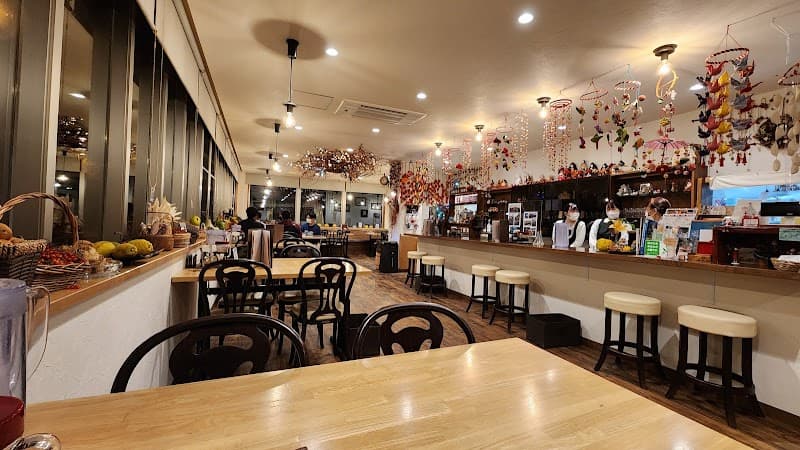 Hakone Jungle-Wild Romance: Onsen, Art, and Lake Views
