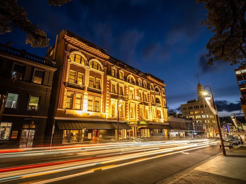 Hadley’s Orient Hotel