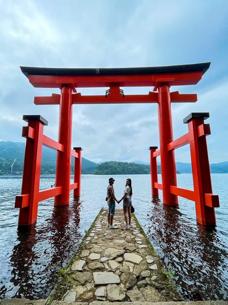 Hakone Shrine & Heiwa-no-Torii Lakeside Gate