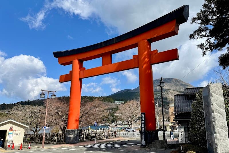Hakone Shrine & Lakeside Torii Gate