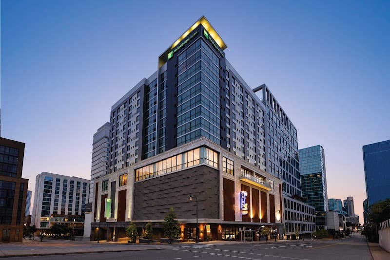 Holiday Inn & Suites Nashville Downtown – Broadway