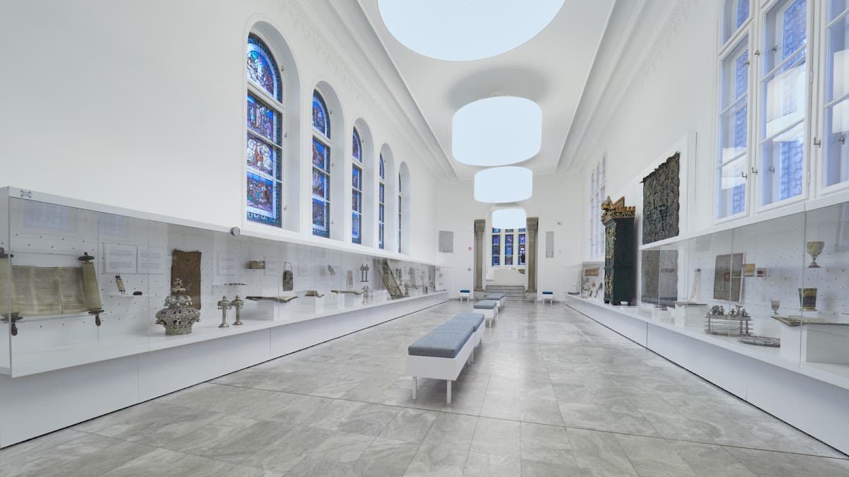 Hungarian Jewish Museum & Synagogue