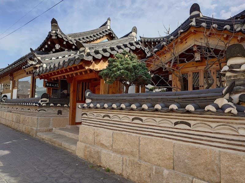 Hwangridan-gil Evening Stroll