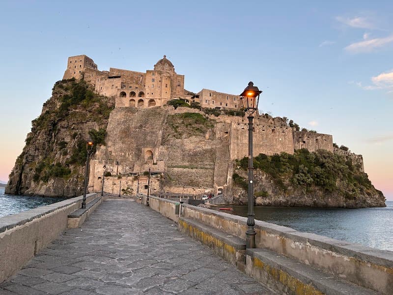 Il Monastero (Castello Aragonese)