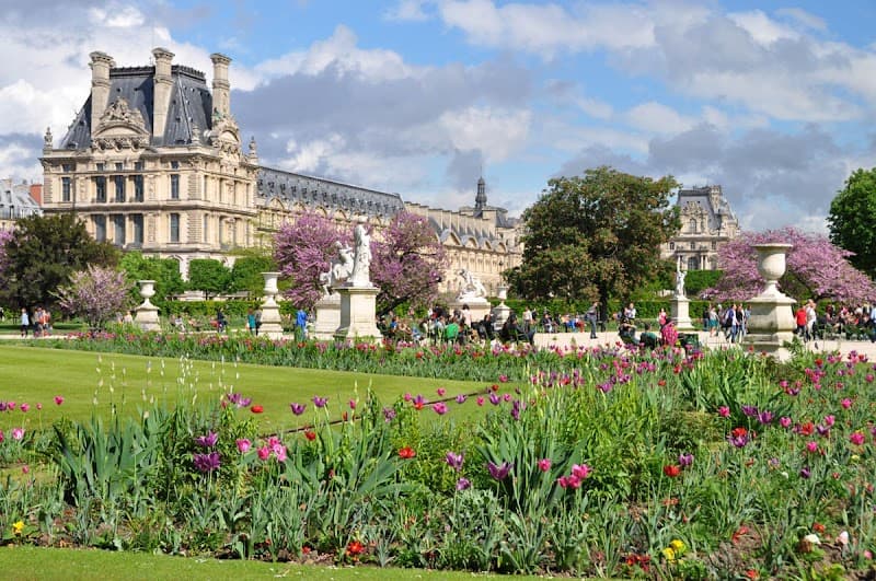 Jardin des Tuileries & Seine Walk