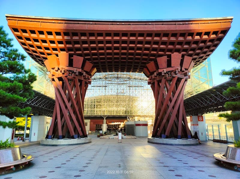 Moss Gardens & Gold Leaf: A Slow Kanazawa Weekend