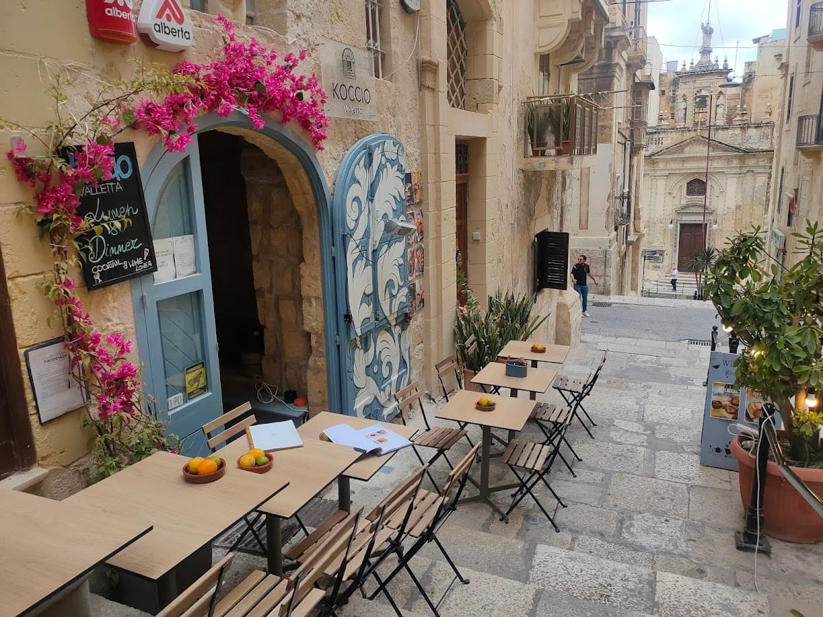 Minimalist Malta: Relaxed Romance by the Sea