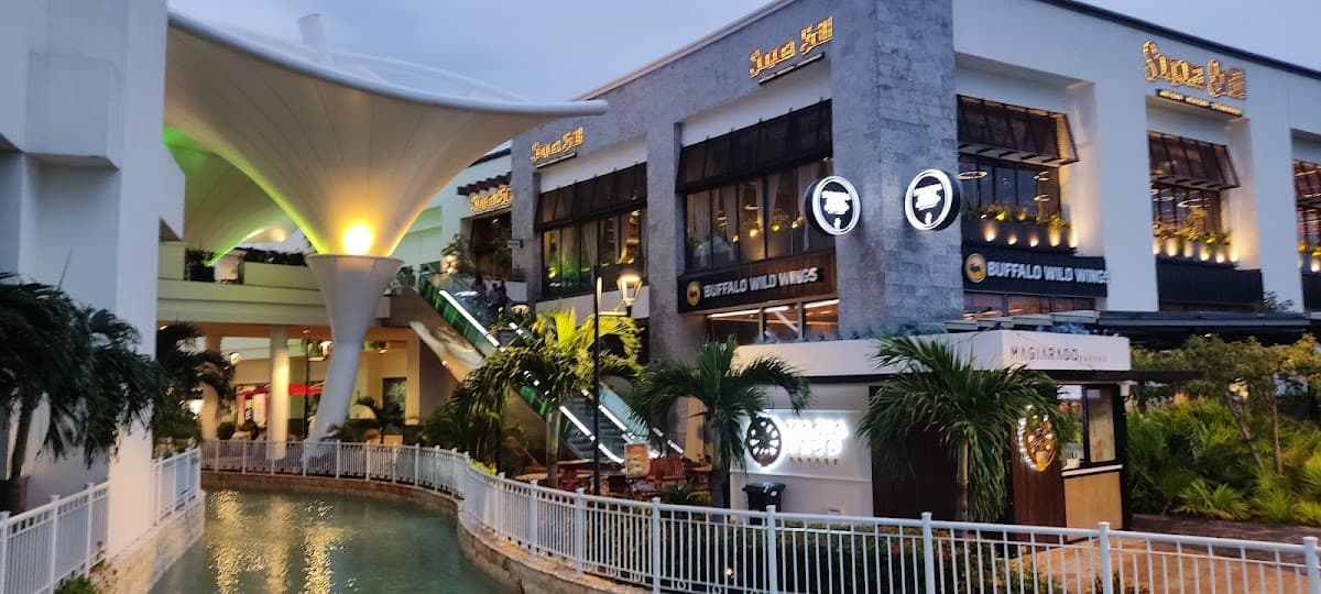 La Isla Shopping Village Eateries