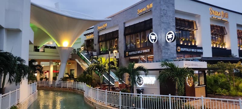 La Isla Shopping Village Food Court & Restaurants