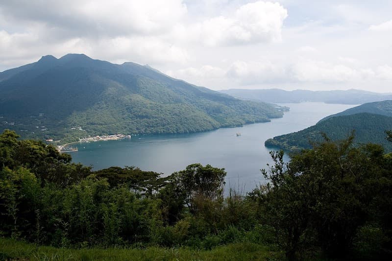 Lake Ashi Waterfront Walk