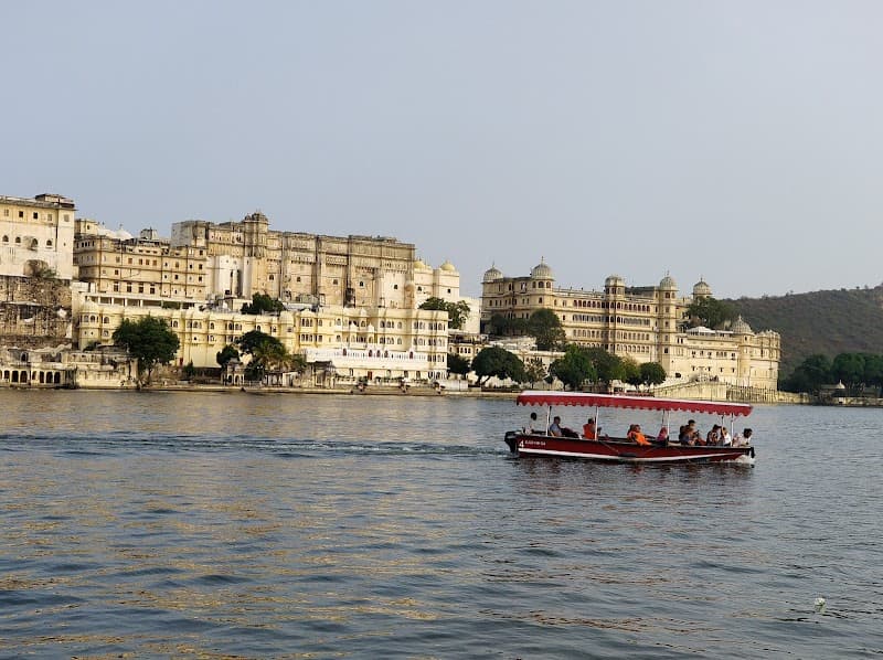 Lake Pichola Boat Ride & Ambrai Ghat
