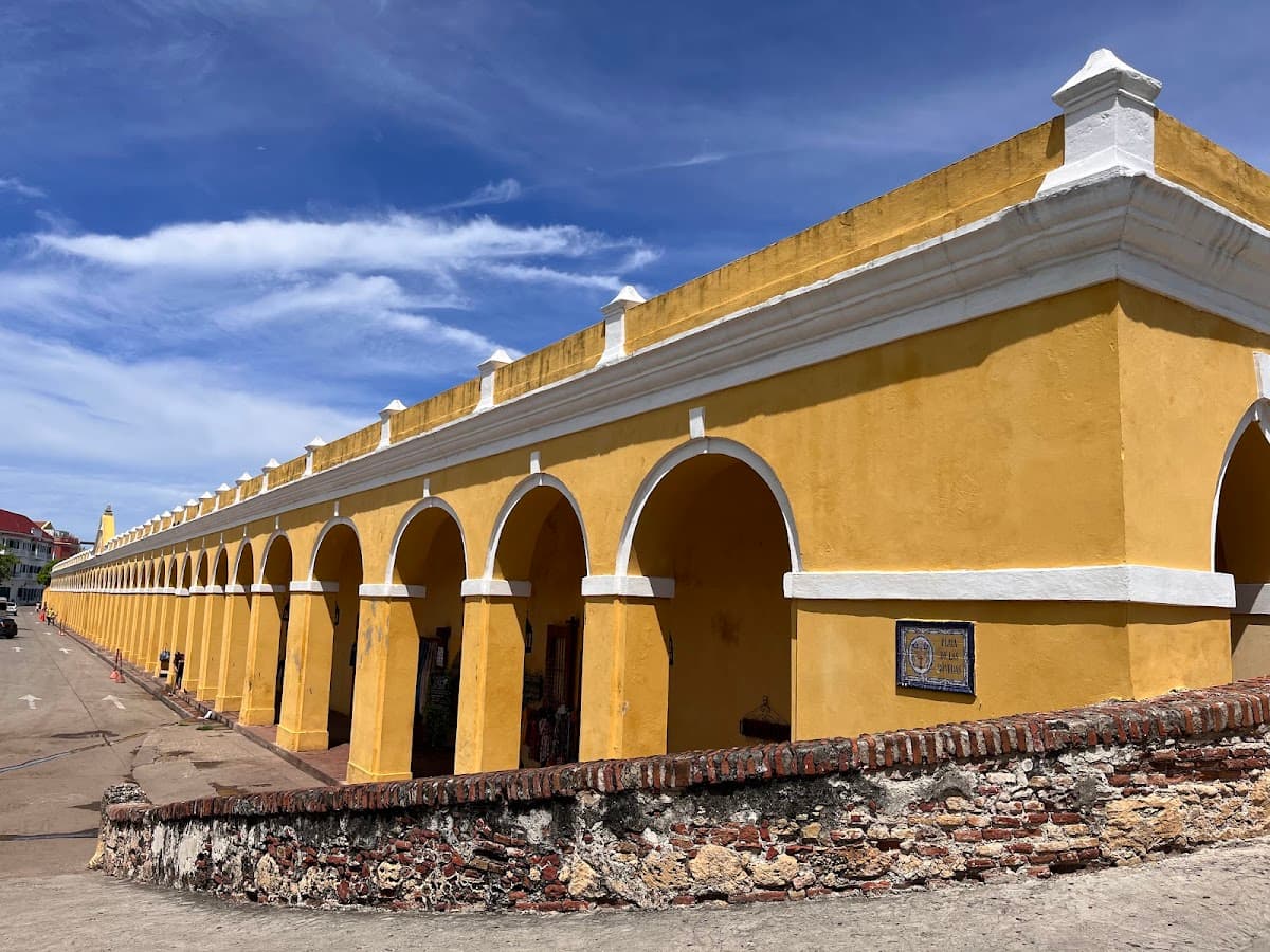 Las Bóvedas Market & Crafts Shopping