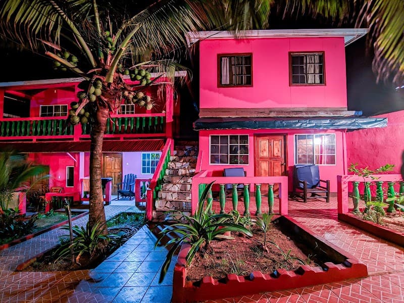 Las Palmeras Beachfront Hotel