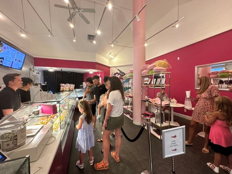 Le Macaron French Pastries - St. Armands Circle