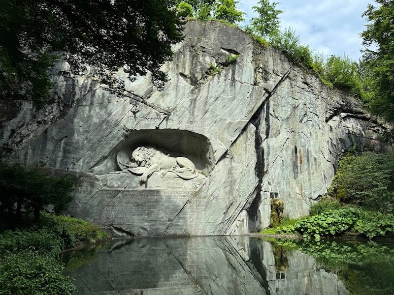 Lion Monument & Glacier Garden