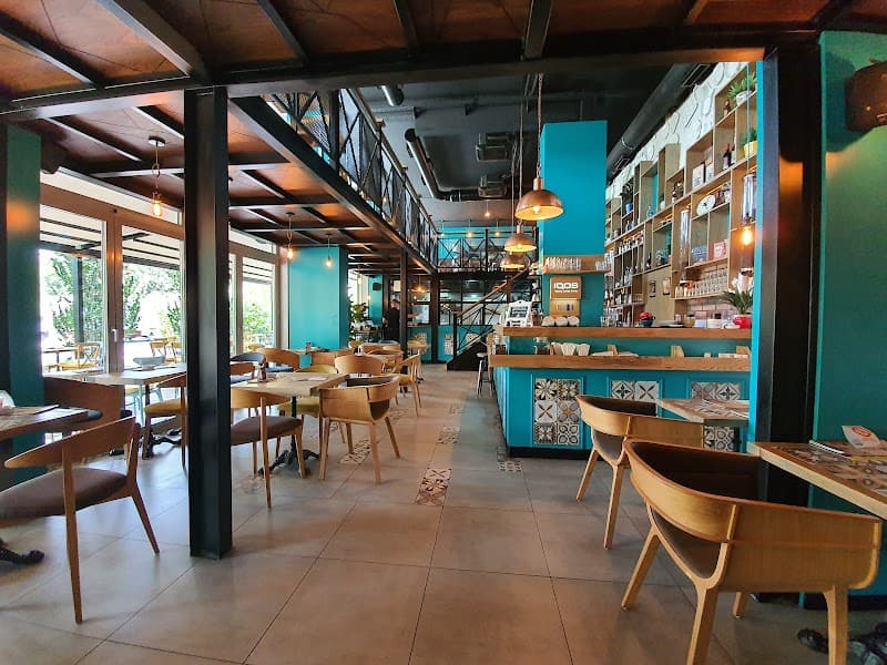 Loft Coffee & Lounge