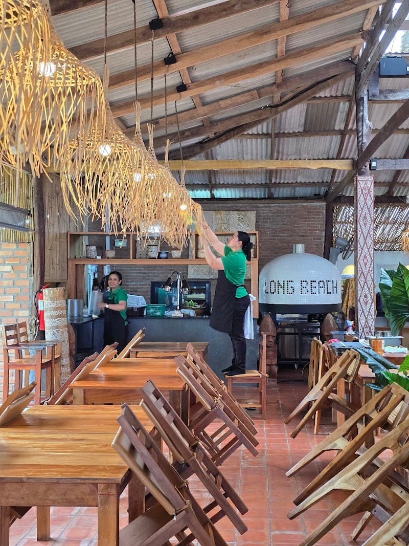 Lym’s Bar & Restaurant (Halal Options)