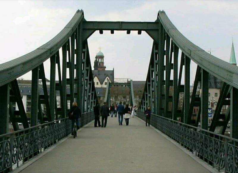 Main River Promenade & Eiserner Steg Bridge