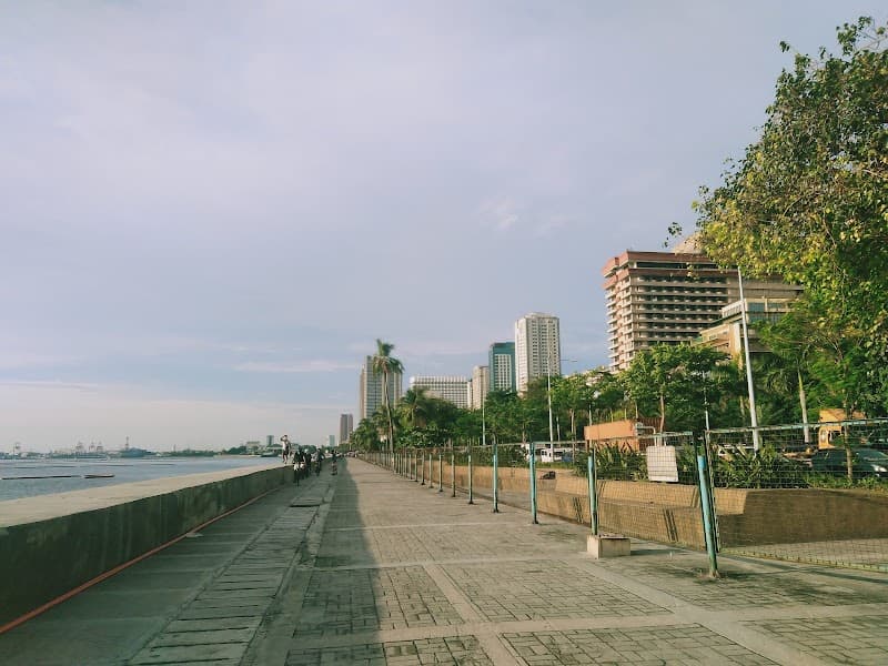 Manila Baywalk & Sunset Viewing