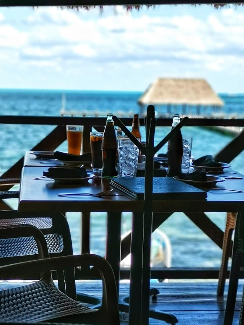 Mar-Bella Fish Market & Raw Bar Isla Mujeres