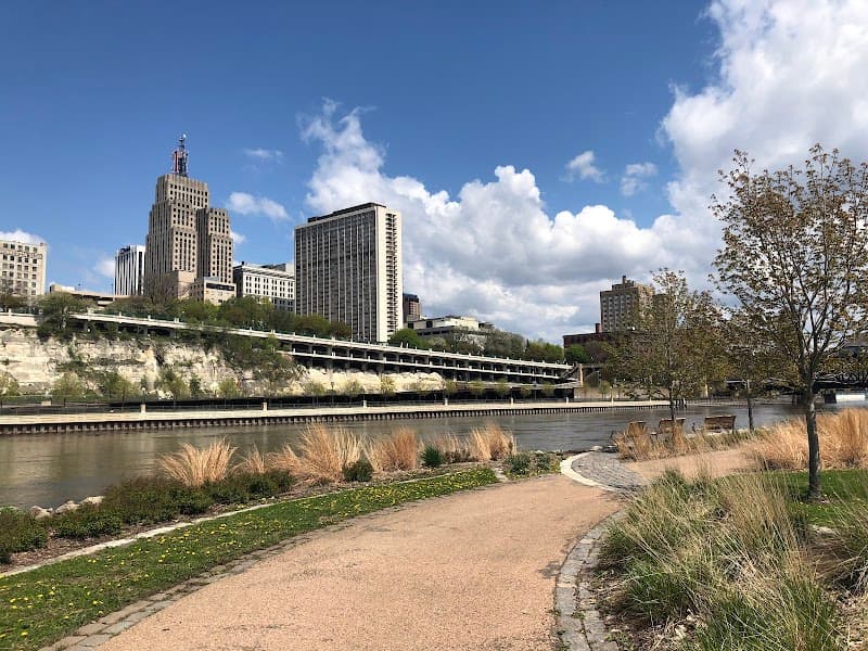 Mississippi Riverfront Walk & Raspberry Island