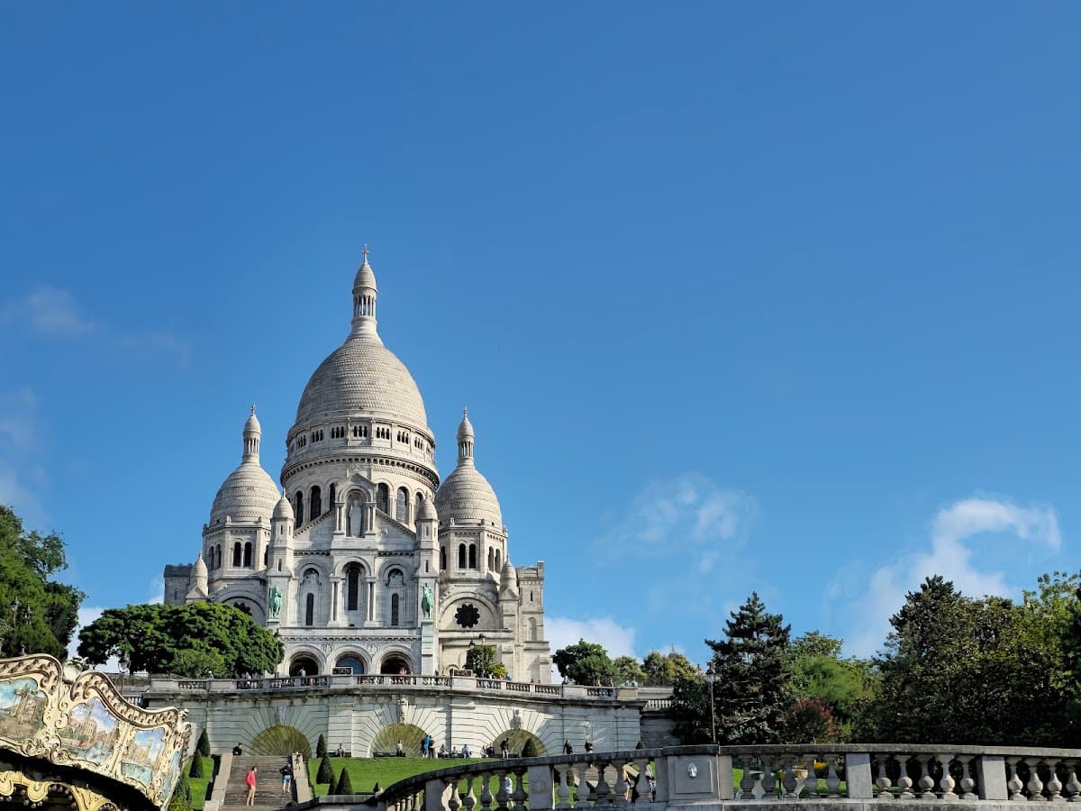 Seine & Montmartre: A Romantic Day of Art, Views & Local Charm