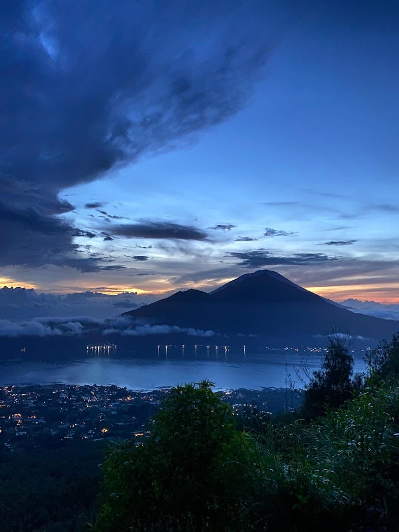 Glamorous Bali Adventure: Sunrise Treks & Sunset Temples