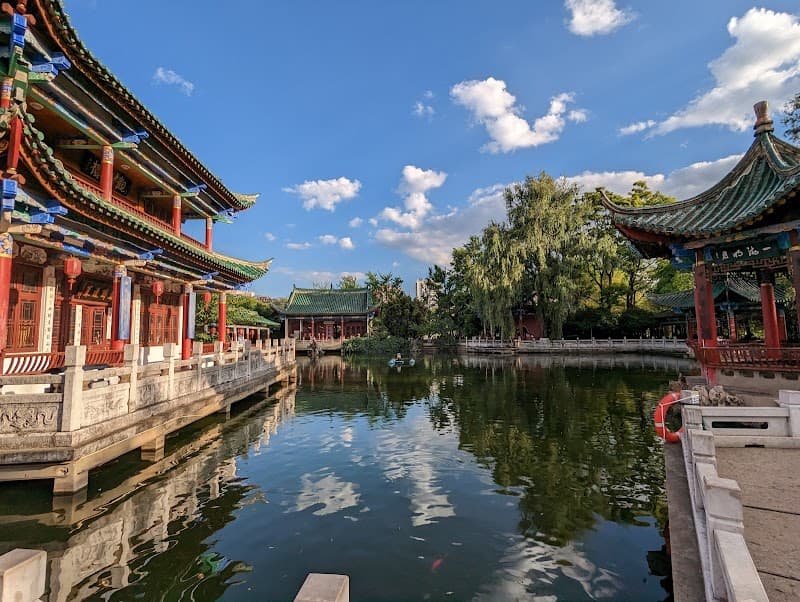 Muslim lunch near Yunnan University / Green Lake
