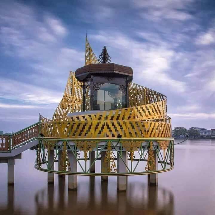 Wild West Kalimantan Adventure: Jungles, Beaches & Sacred Sites