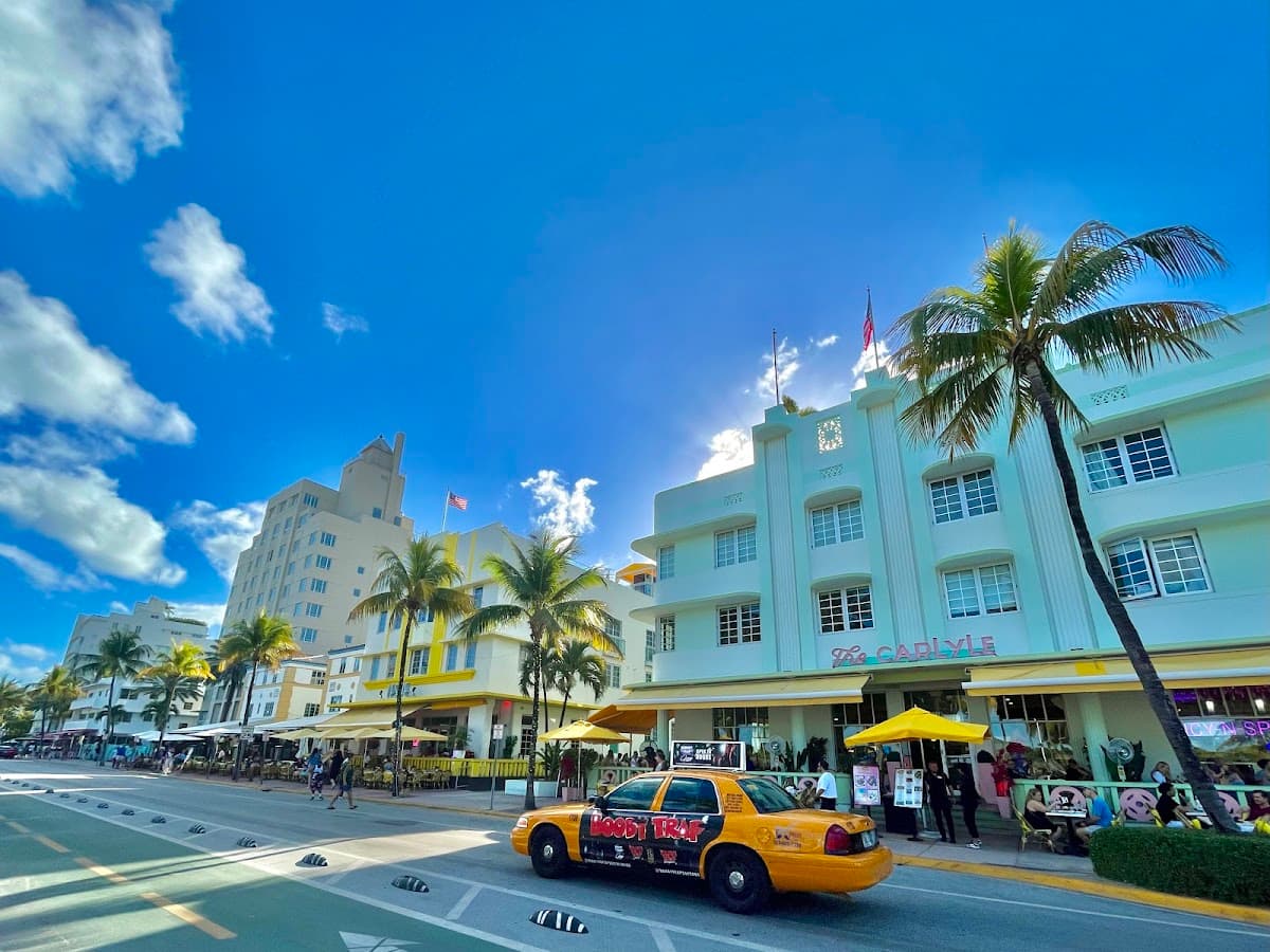 Ocean Drive Nightlife Stroll