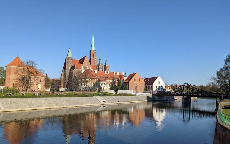 Elegant Odra Shores & Centennial Hall Day in Wrocław