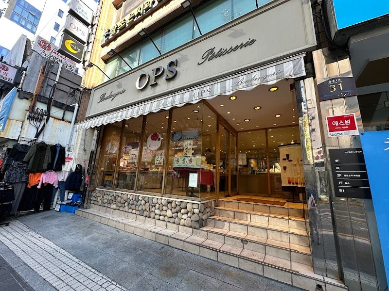 Gentle Busan: Beaches, Markets & Hillside Color