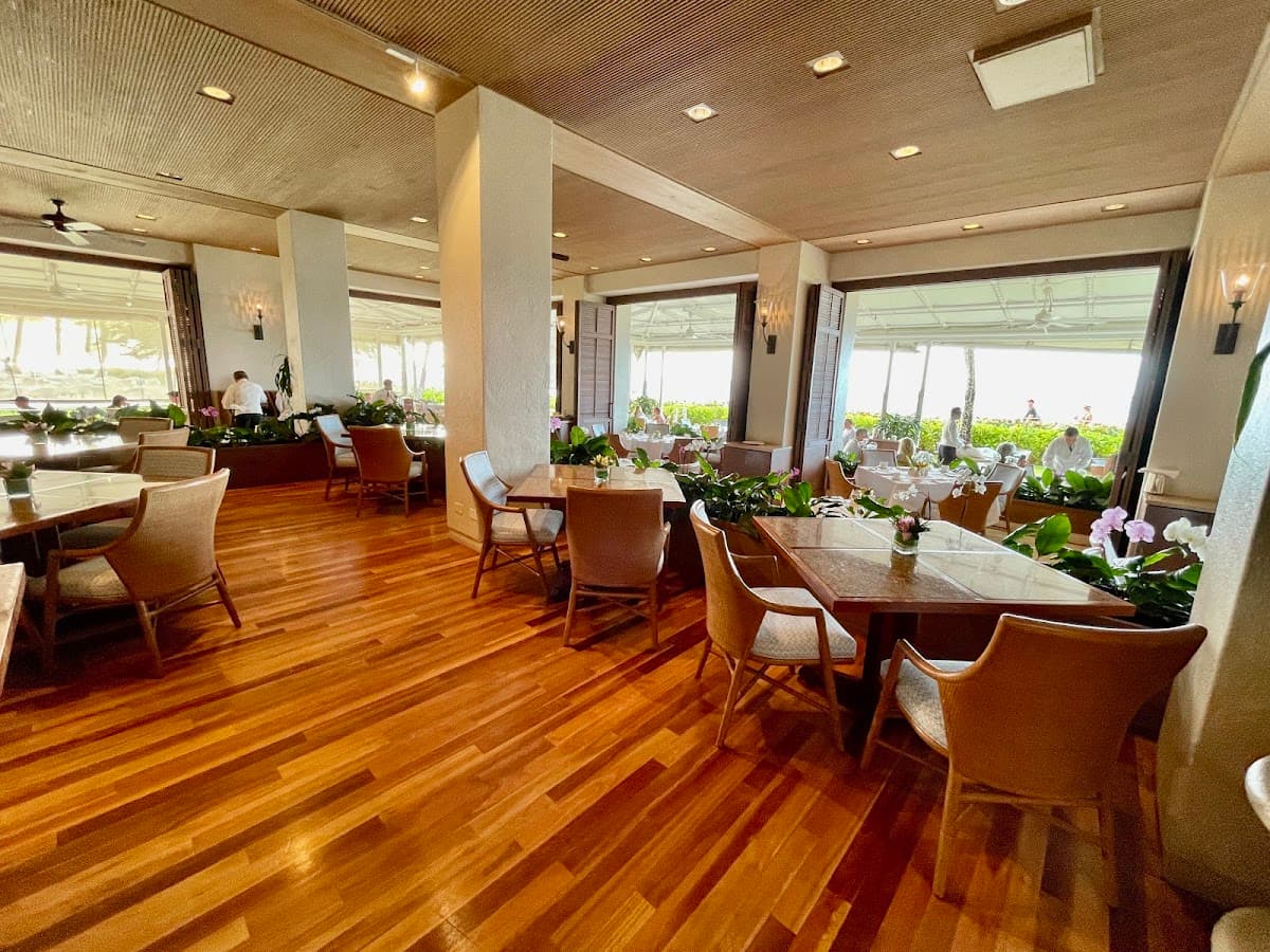 Luxury Family Weekend in Honolulu: Beaches, Pools & Aloha Magic