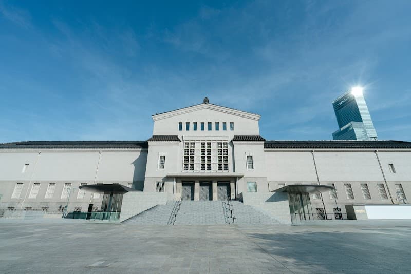 Osaka City Museum of Fine Arts & Tennoji Park