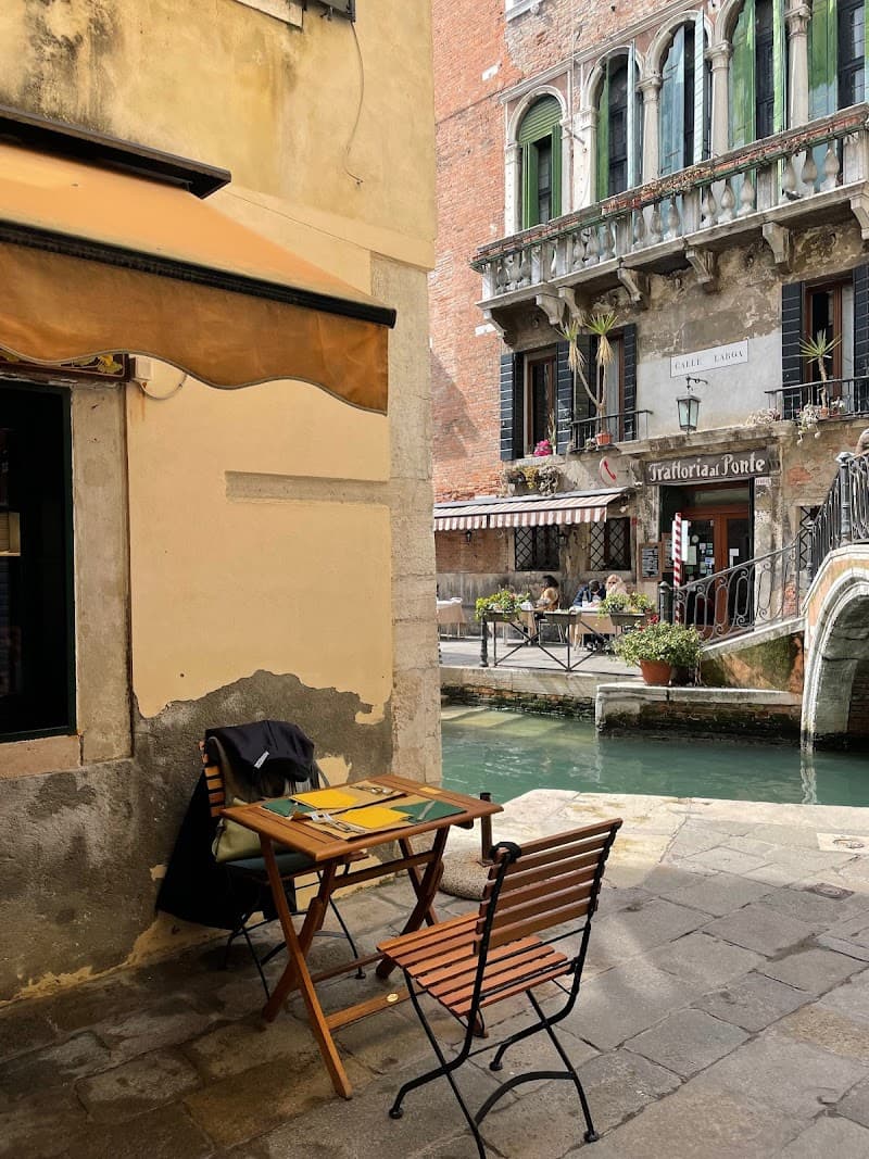 Romantic Tropical-Feel Weekend in Venice